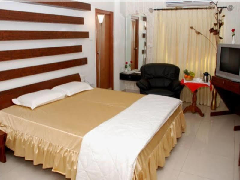 Hotel Tanisha Hyderabad Esterno foto
